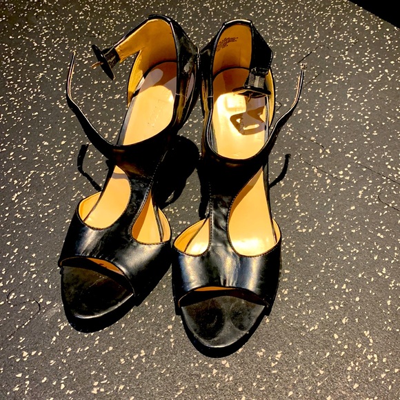 Nine West Strappy Heels Size 8.5 - Picture 1 of 2